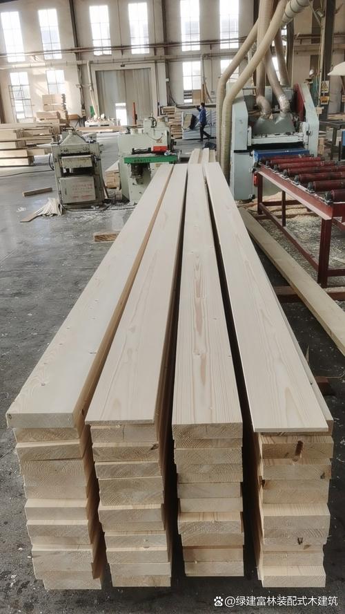 clt胶合木 clt胶合木(cross-laminated timber)是一种预制工程木产品